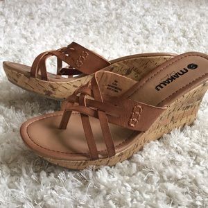 NWT Makalu Wedge Sandal